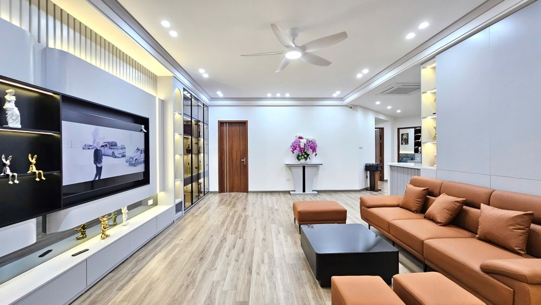 20.11.25.1 Bán 3 ngủ Trung Hòa - Hoàng Đạo Thúy dt120m2 nội thất mới tinh nhập khẩu 100% đẹp như
