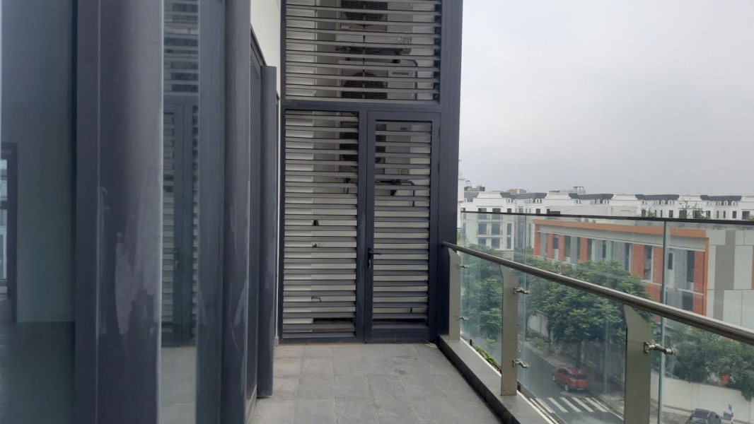 29.9.25 Cho thuê căn hộ Sunshine Green Iconic đẳng cấp nhất Long Biên 3 ngủ dt 200m2 nhà nguyên bản