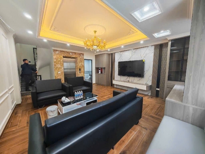 7 TẦNG THANG MÁY PHẠM VĂN ĐỒNG Ô TÔ 7 CHỖ DÒNG TIỀN KHỦNG NHỈNH 18 TỶ