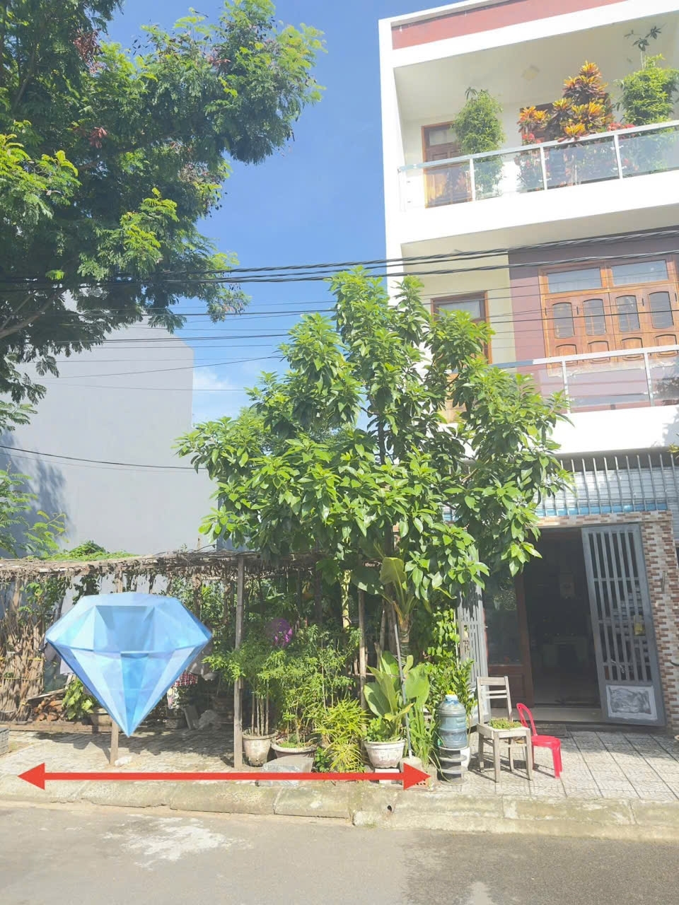 Bán 2 căn nhà cấp 4 trên mảnh đất 2 mặt tiền đường 5m5 gồm 1 mặt đường Chơn Tâm 4 và 1 mặt đường
