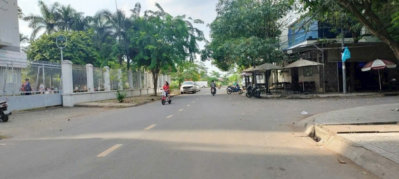 Bán 8 căn Biệt thự (10m-20m) Thuộc Khu Phú Nhuận đường Lê Thị Riêng Thới An Q12.