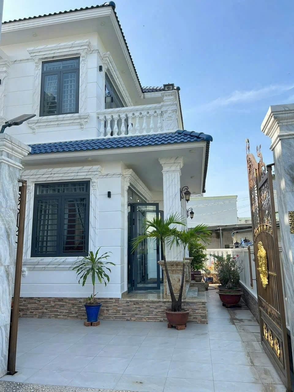 Bán biệt thự 1 trệt 1 lầu góc 3 mặt tiền tại KP7 P. Tân Phong. ngang đất rộng 13m