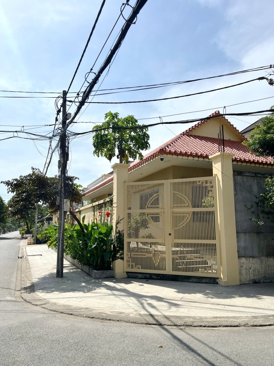 Bán biệt thự góc 2 mặt tiền đường số KDC Bình Hưng. Giá: 12.9 tỷ