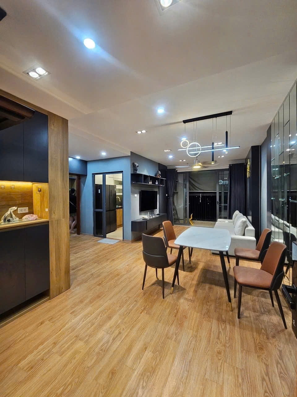 Bán căn hộ chung cư CT36 Định Công Hoàng Mai 68m2 sổ đỏ giá 4.x Tỷ