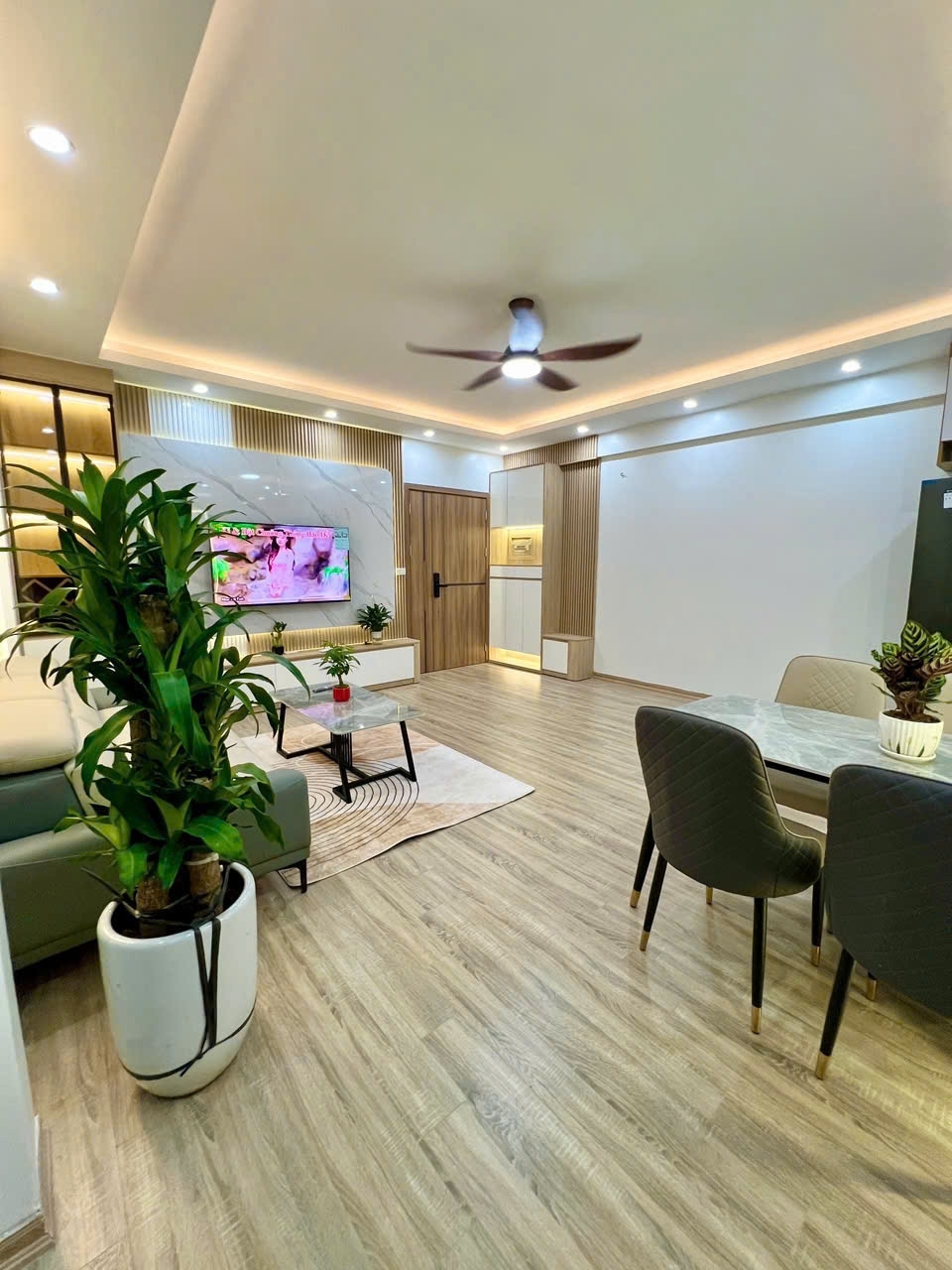 Bán căn hộ chung cư CT4B-X2 Linh Đàm Hoàng Mai 76m2 3 ngủ 4.x tỷ