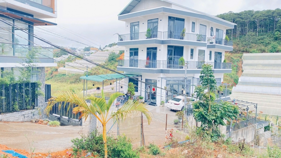Bán căn nhà kinh doanh mới xây xong, gần làng hoa vạn thành, f5, đà lạt