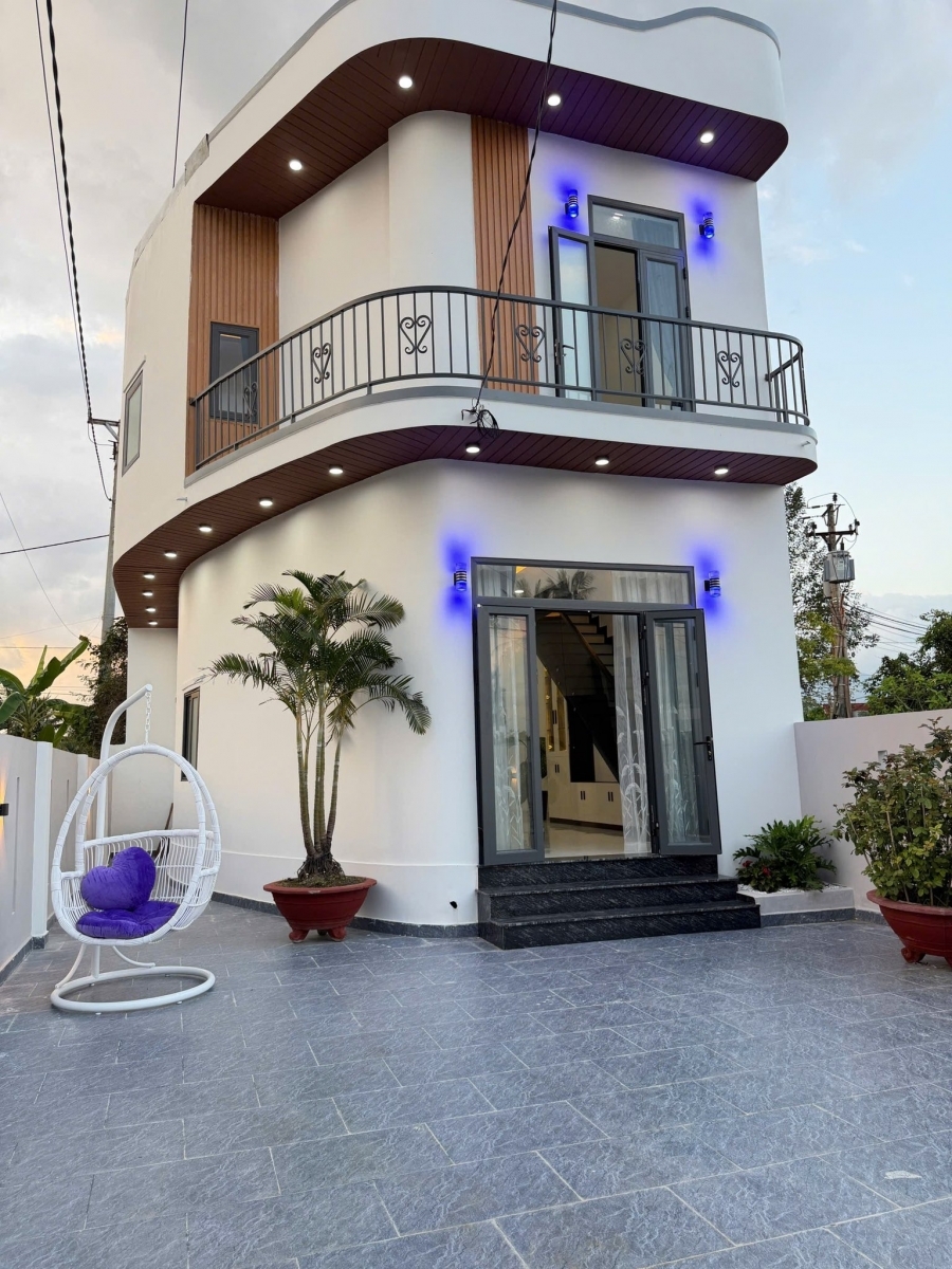 Bán căn nhà mặt đường Cây Duối xã Diên AN sân để được 2 -3 ô tô. Giá 2ty690