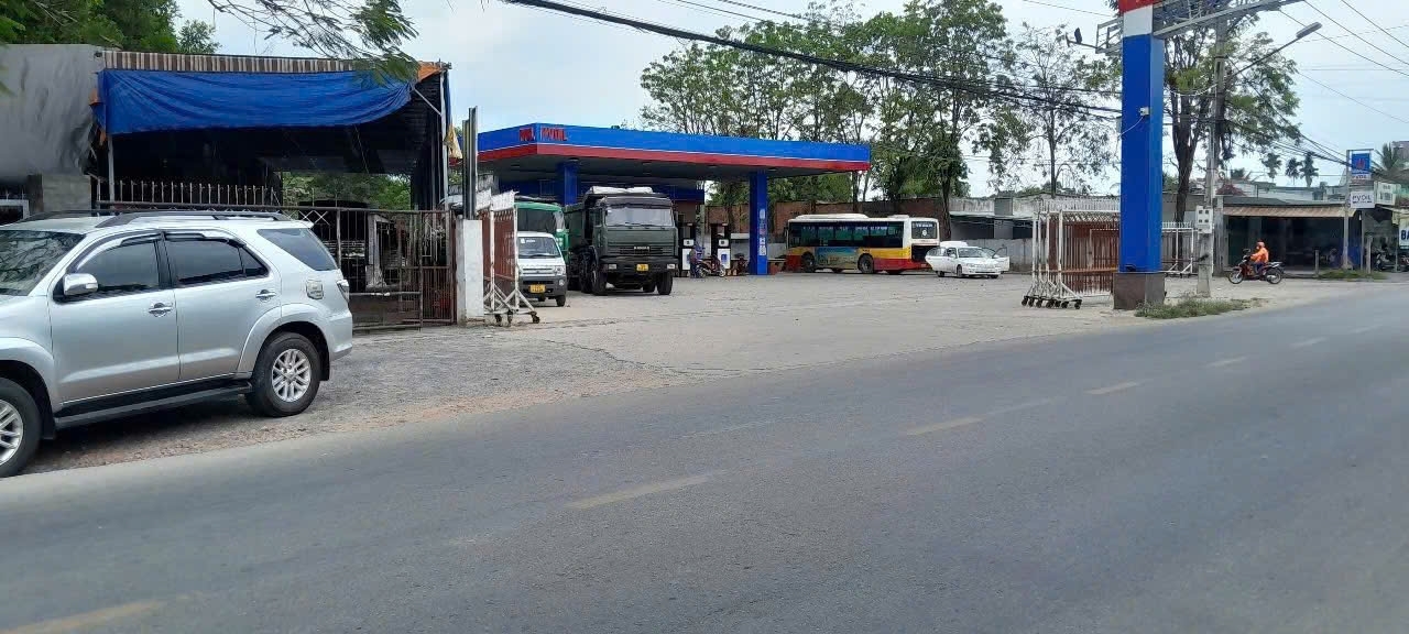 BÁN CÂY XĂNG 08 TRỤ BƠM ĐANG HOẠT ĐỘNG – GIÁP RANH HÓC MÔN – DOANH THU ỔN ĐỊNH