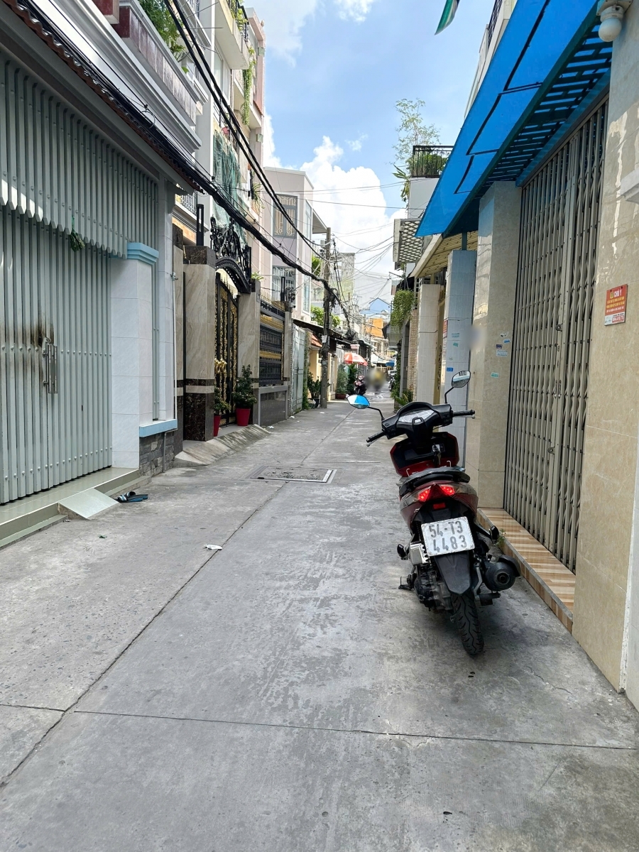 Bán CHDV 13 phòng 85m2 nở hậu lửng 3 lầu Dương Bá Trạc P2Q8