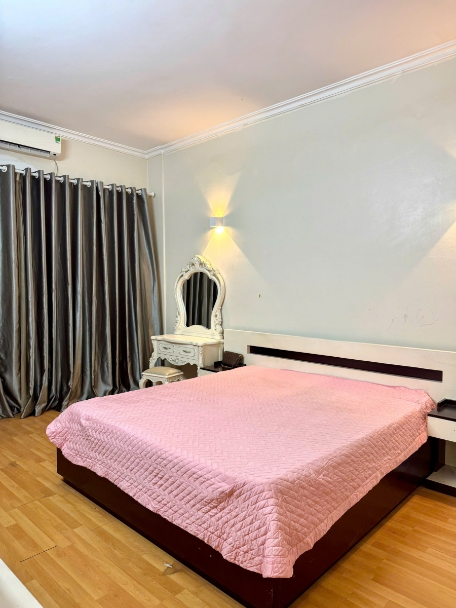 bán chung cư CT4 Bắc Linh Đàm 73m chỉ 52 tỷ full nội thất