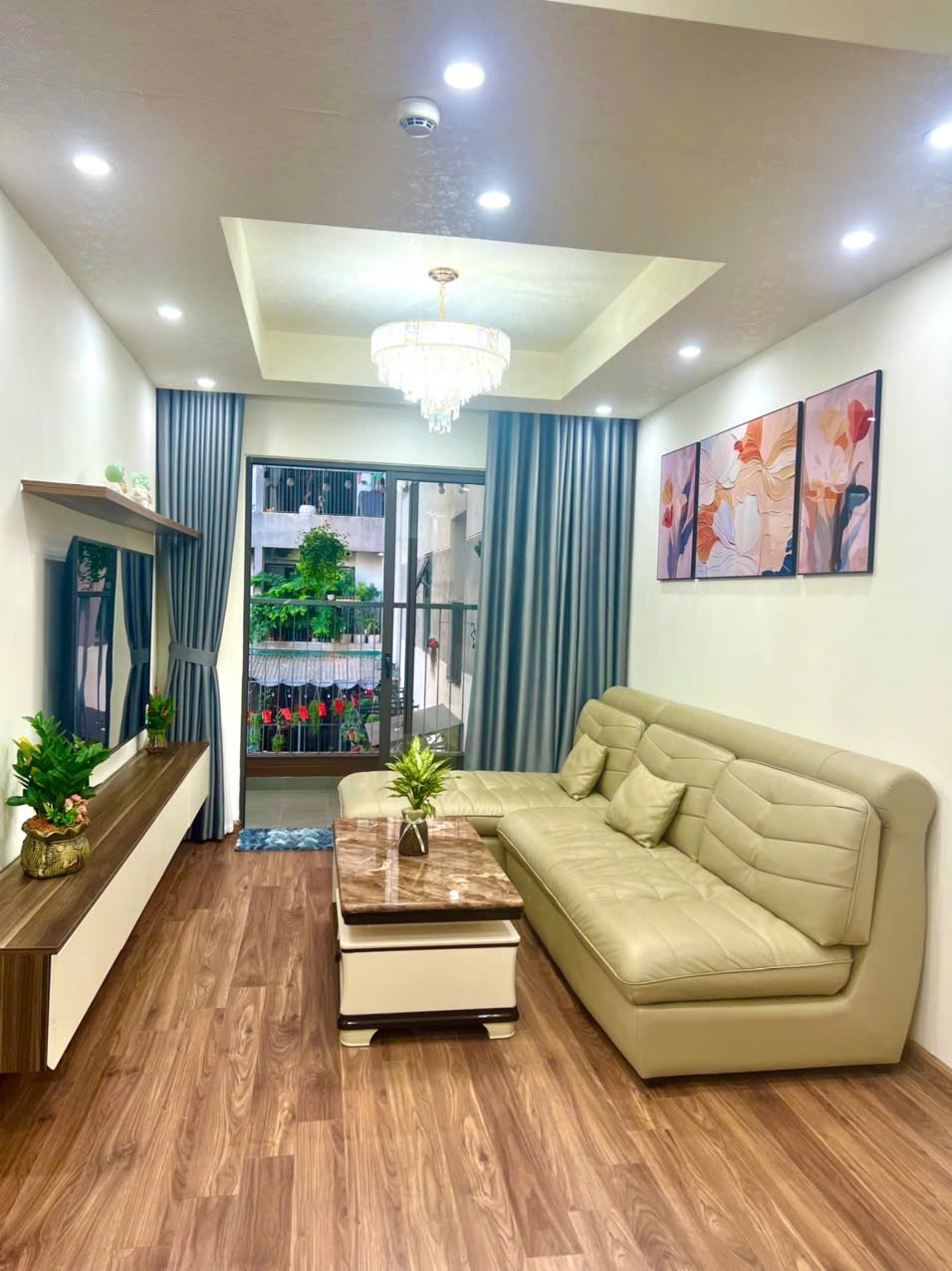 Bán chung cư Việt Đức Complex Lê Văn Lương 98m2 3 PN 2 WC 8.5 tỷ