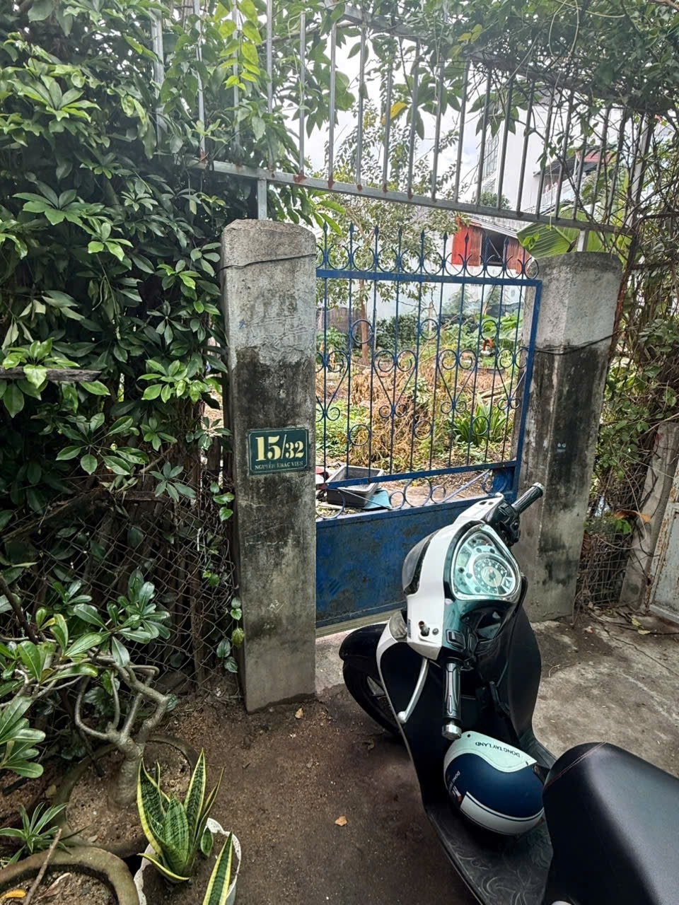 Bán đất có sẵn nhà cấp 4 gần biển Ba Làng dt 301m2 Giá: 10.6 tỷ ( tl )Mọi thông tin chi tiết vui