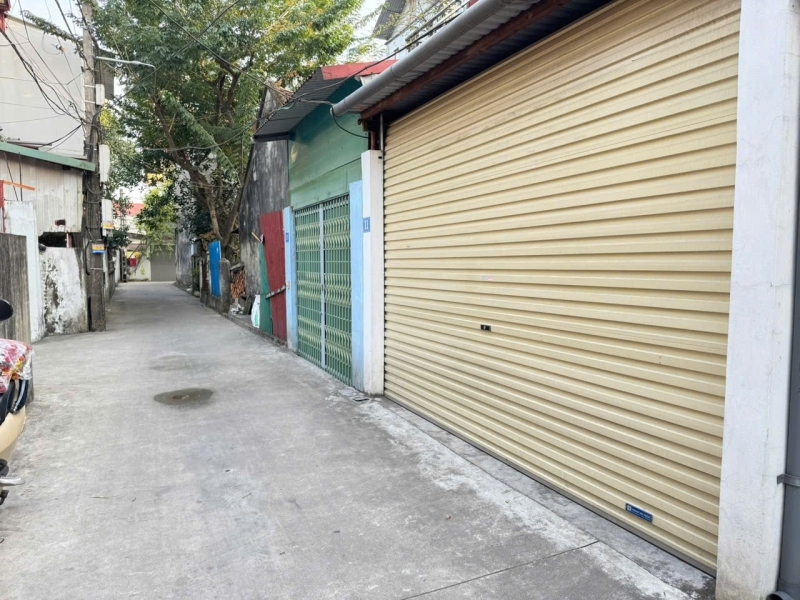 Bán đất tặng nhà C4 thôn Gia Thượng - tổ 4 Quang Minh. Đường rộng xe oto 4 chỗ đỗ sân