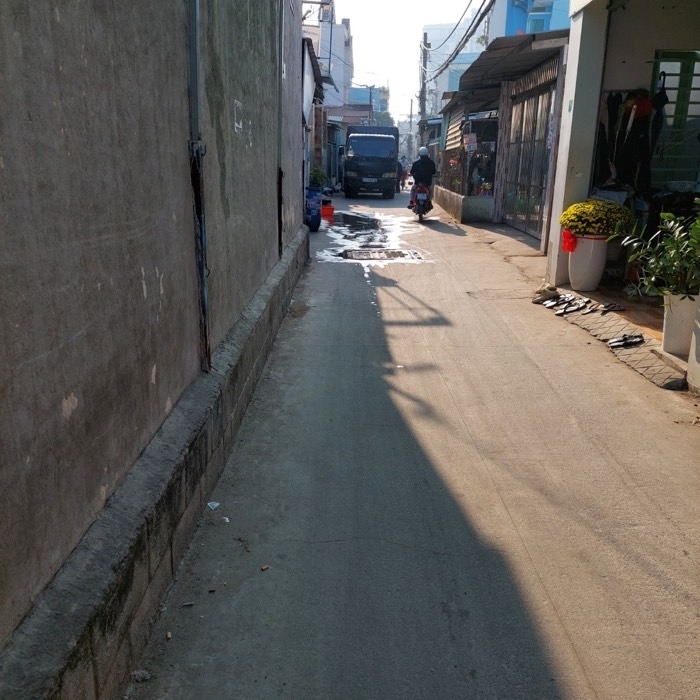BÁN ĐẤT TẶNG NHÀ CẤP 4 VÀ 3 PHÒNG TRỌ ĐƯỜNG Ô TÔ 7M KHU PHÂN LÔ. GIÁ 4.5 TỶ. TL.