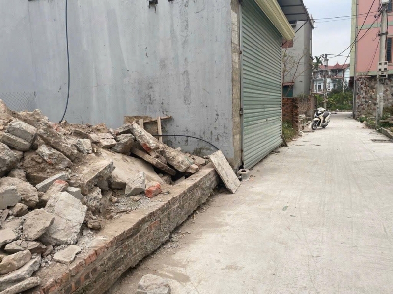 Bán gấp 100m đất đẹp tổ 9 Quang Minh Mê Linh. Đất vuông vắn mặt tiền rộng. Oto đỗ