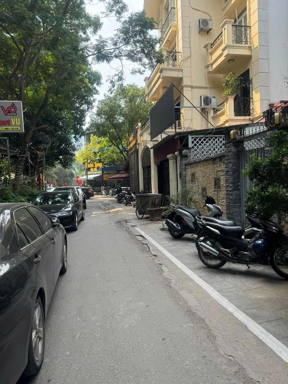 “Bán gấp” bán nhà Hồ Tùng Mậu gần ĐH Thương mại ô tô tránh sát phố chỉ 26 tỷ