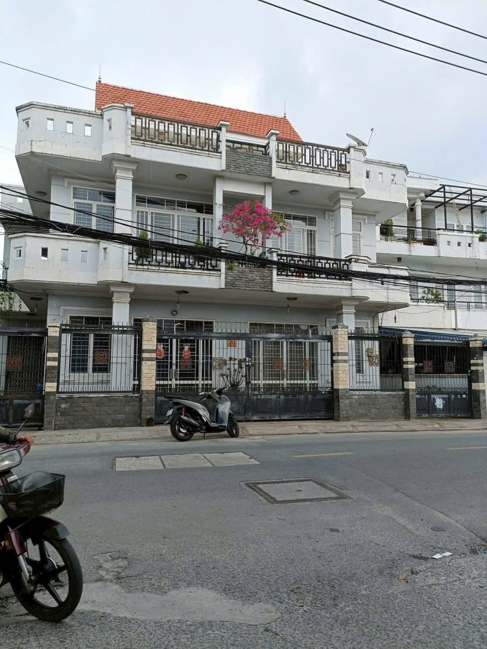 BÁN GẤP BIỆT THỰ (15.5x13) MẶT TIỀN TRUNG MỸ – TÂN XUÂN! GIẢM SỐC 1 TỶ