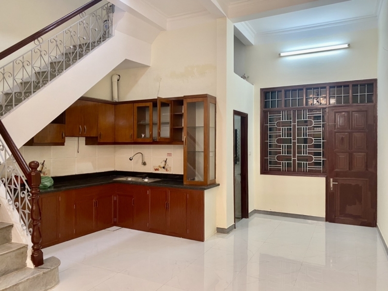 Bán gấp giá rẻ Nguyễn Văn Linh 75m 3 tầng mặt tiền 6m 7.8 tỷ Long Biên.