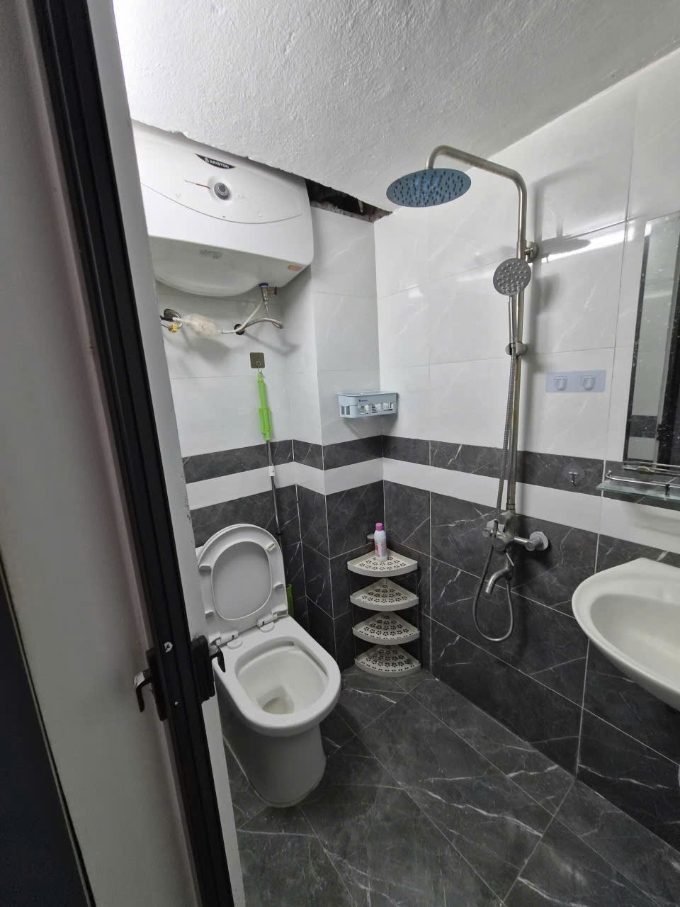 Bán gấp giá rẻ tập thể Nghĩa Tân 45m tầng 4 2.95 tỷ Cầu Giấy.