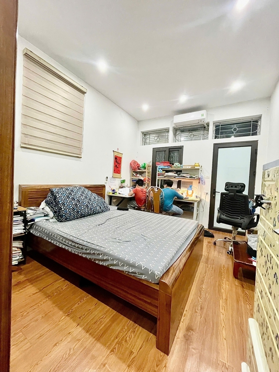 Bán gấp nhà Dương Văn Bé - ngõ nông, sát phố - 36m2 3 tầng giá chỉ 6,3 tỷ