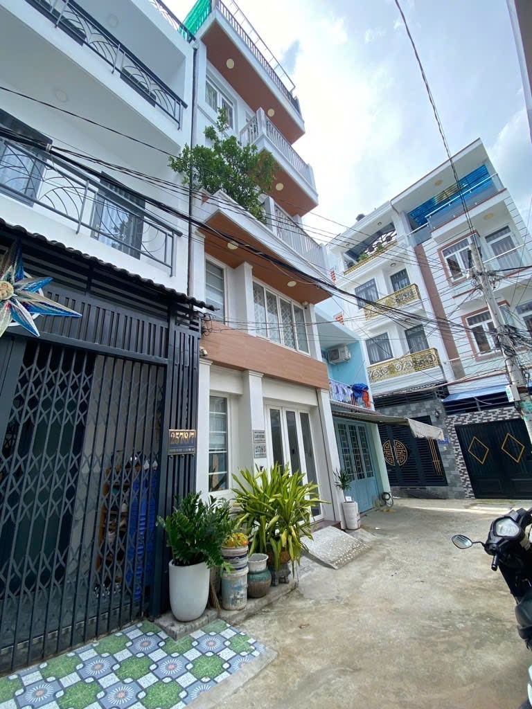 Bán Gấp Nhà Hẻm Nguyễn Thị Thập Q7: 40m2 2 Tầng SH Giá Chỉ 5.8 Tỷ