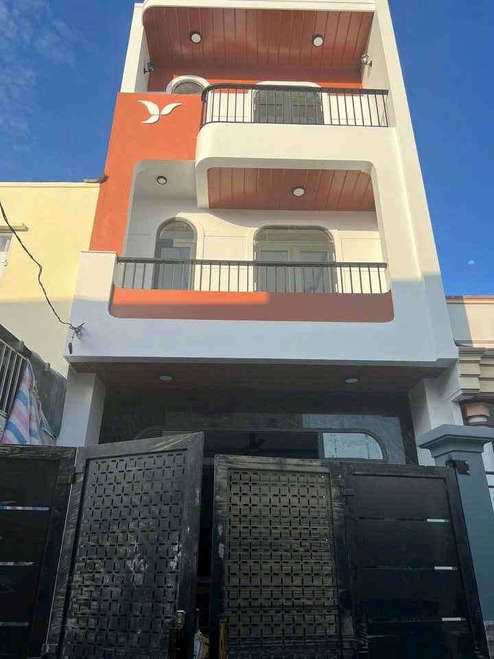 Bán gấp nhà mới 3 tầng hẻm 35m Liên Hoa – gần chợ Phường Tây