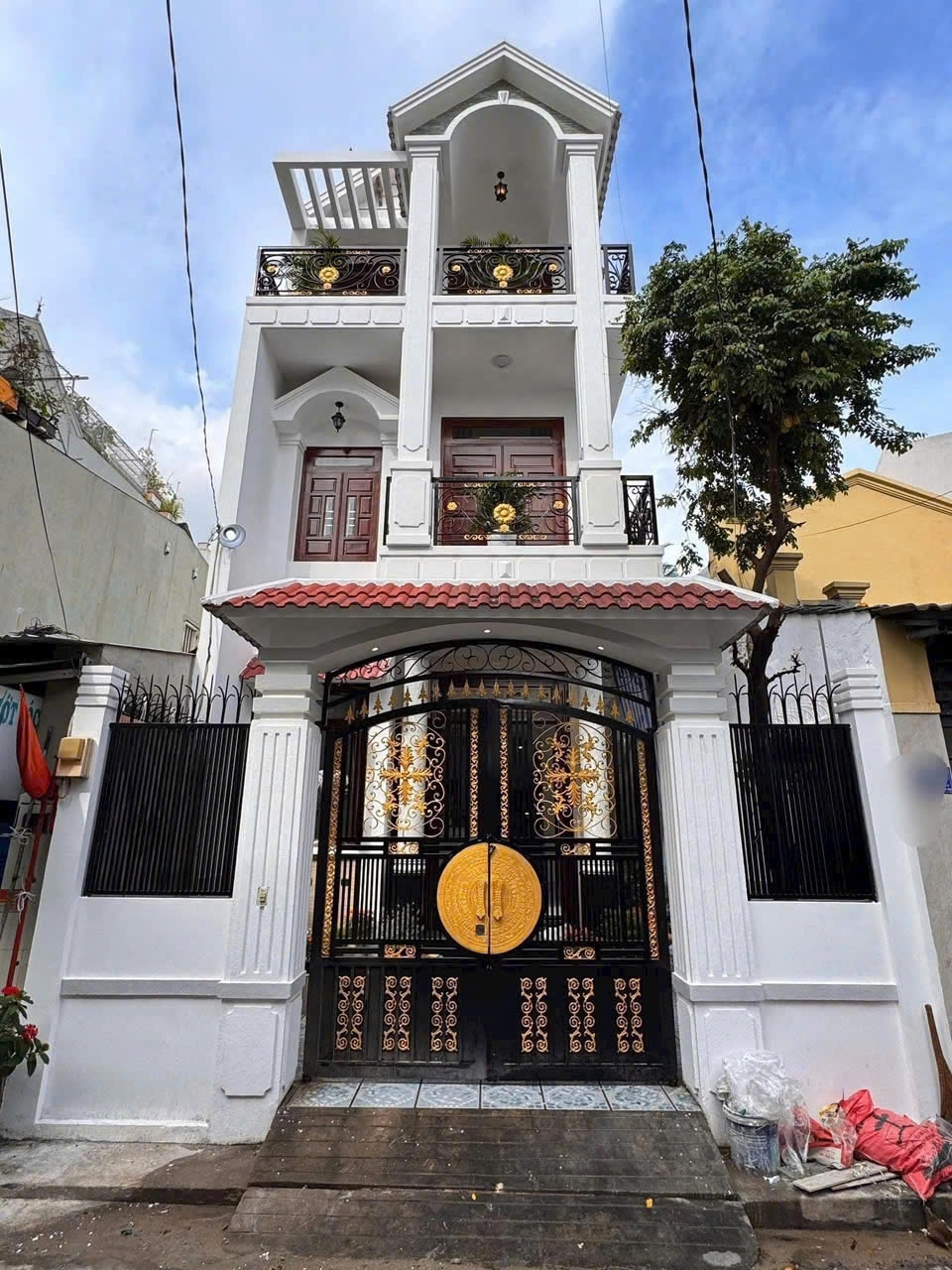 BÁN GẤP SIÊU PHẨM NHÀ MẶT TIỀN 2 LẦU 160M2 ĐƯỜNG ĐT 826 - 6 TỶ 390 - SHR