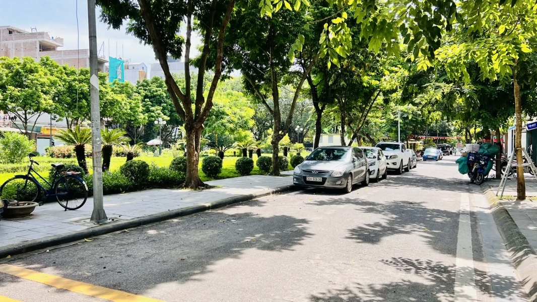 bán khách sạn Long Biên 110m x 8 tầng 26 phòng tiêu chuẩn dòng tiền hơn 3 tỷ/năm