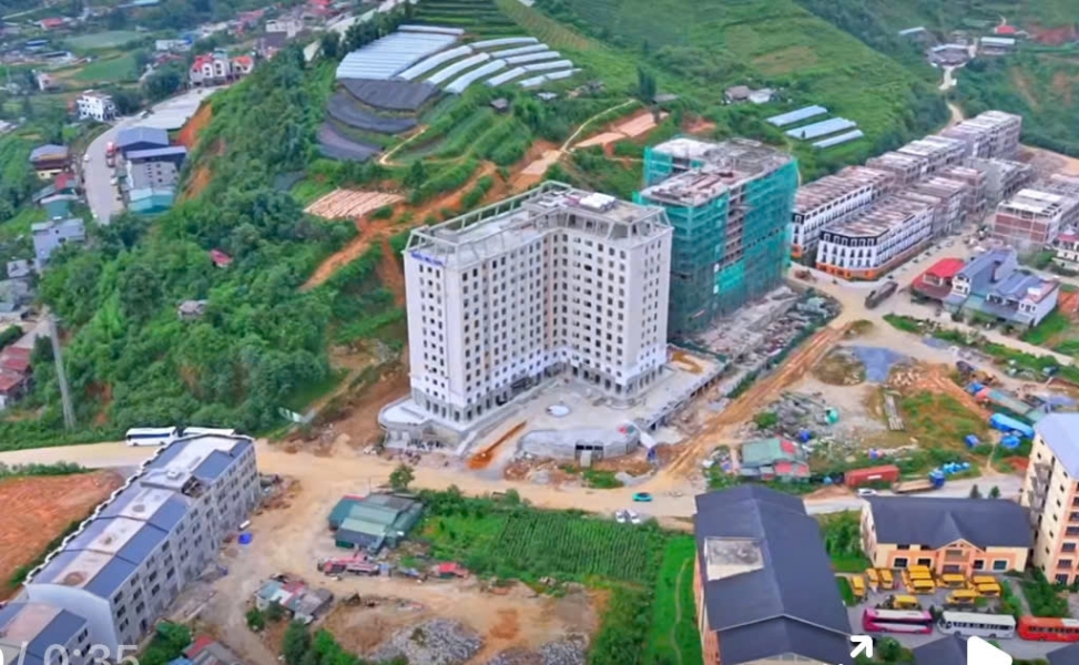 Bán liền kề tại trung tâm TX Sa Pa cách Sun Palaza 900m sổ đỏ lâu dài giá 575 tỷ (cả đất + nhà)