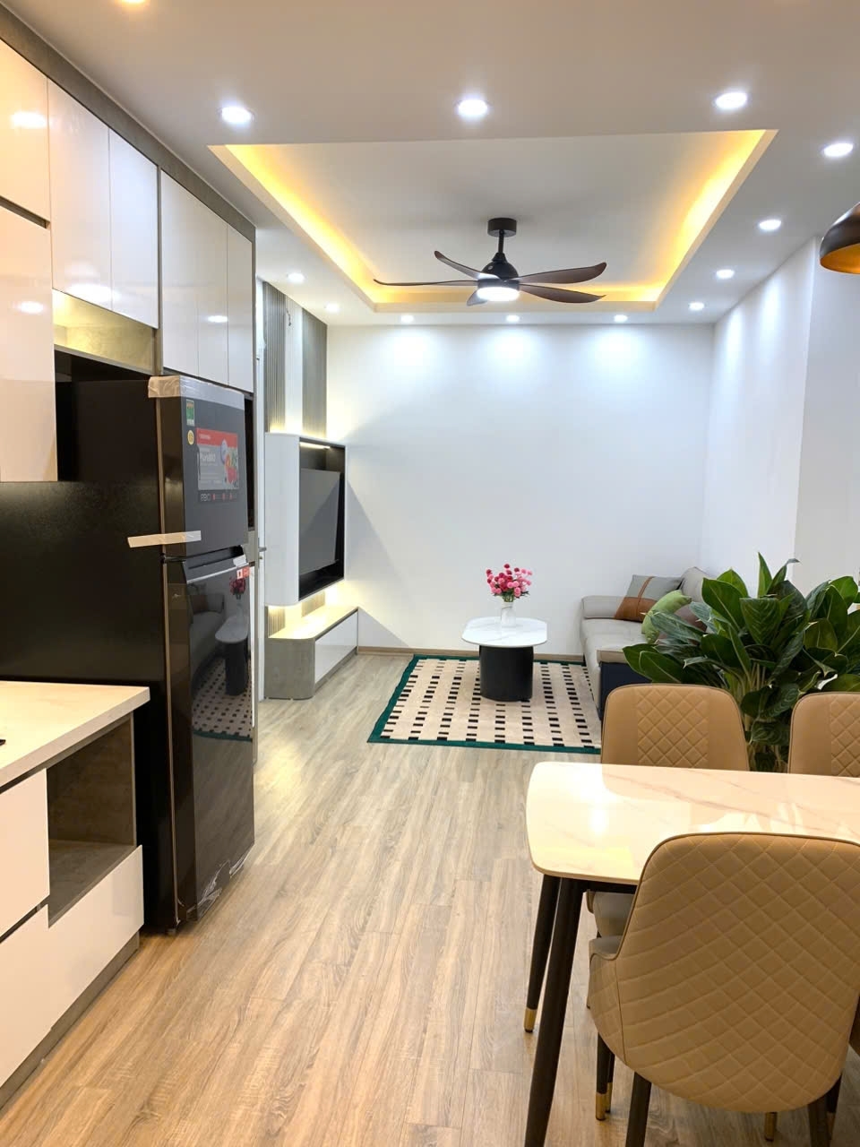 Bán lỗ căn hộ chung cư HH Linh Đàm quận Hoàng Mai 56m2 sửa mới koong full nội thất y hình giá chỉ 2