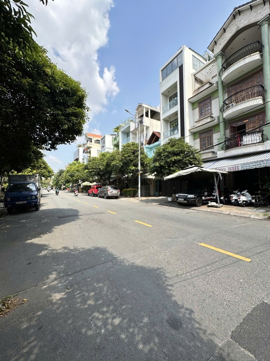 Bán Mặt tiền KD siêu vip Tân Sơn Nhì KD sầm uất ngày đêm 72M2(4x18) 4 tầng Chỉ 15tỷ5 TL