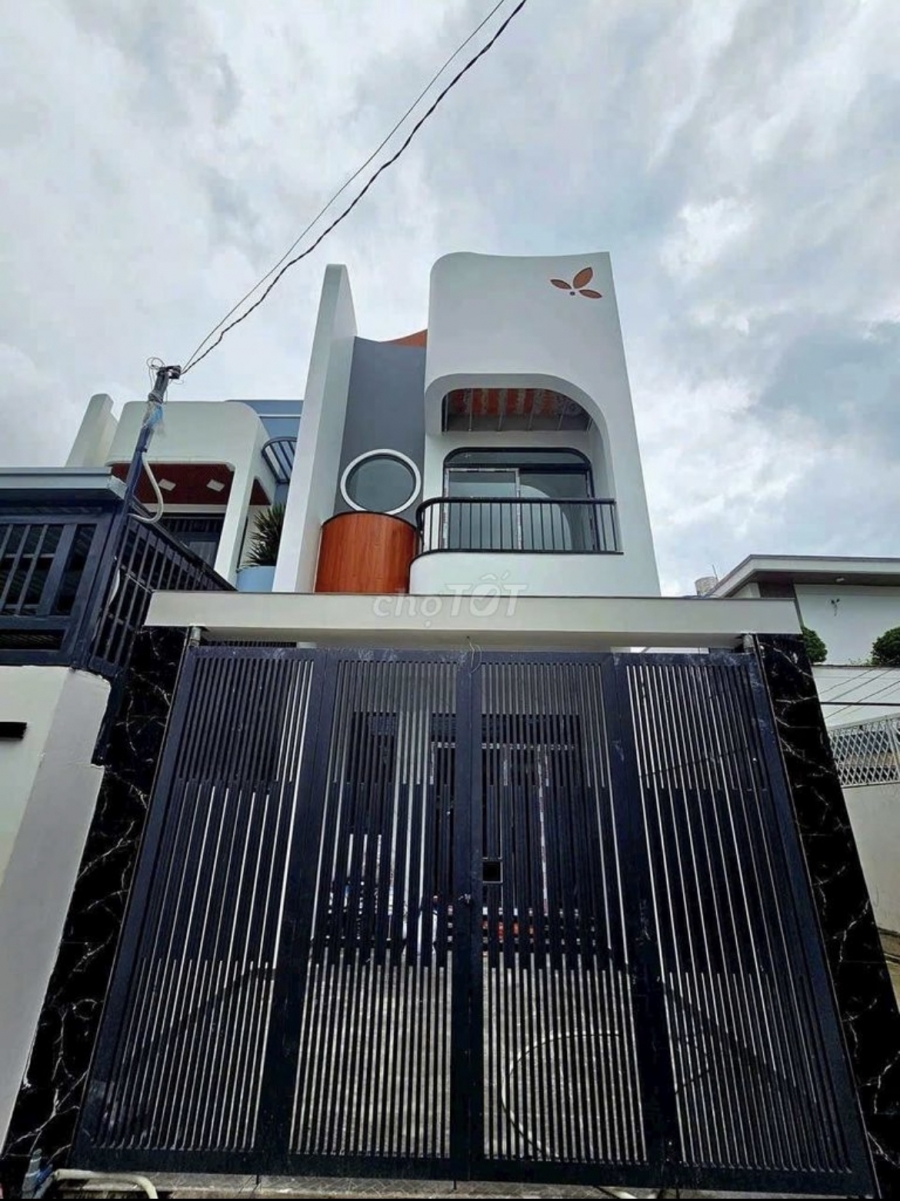 Bán nhà 1 trệt 1 lầu thiết kế hiện đại ngay trung tâm, giá chỉ 2ty350