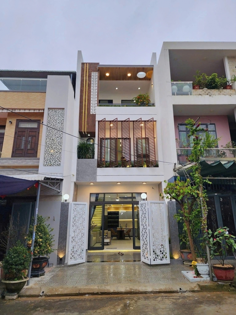 BÁN NHÀ 1 TRỆT 2 LẦU VỊ TRÍ ĐẸP HƯỚNG MÁT GIÁ CỰC TỐT Ở ĐỊNH HOÀ