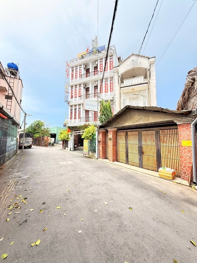 Bán Nhà 100m2 <5Tỷ hiếm HXH thông Tô Ngọc Vân gần Ngã Tư Ga giáp Gò Vấp