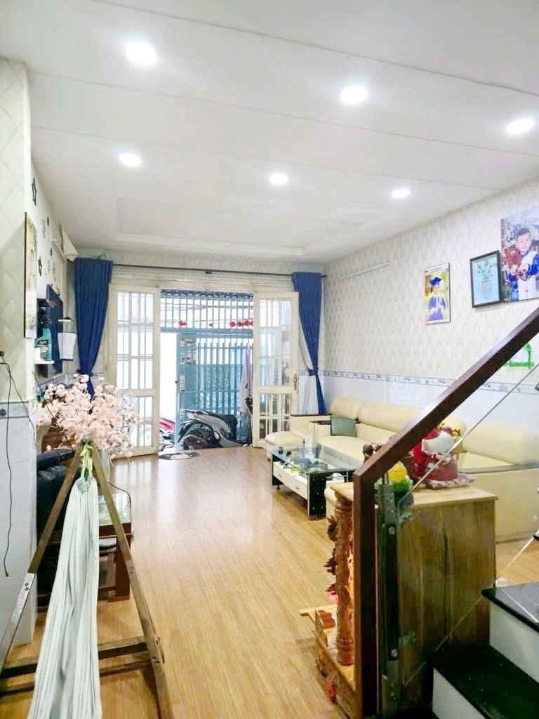 Bán nhà 2 lầu (4x16m) hẻm 3m đường Tám Danh P.Chánh Hưng Quận 8