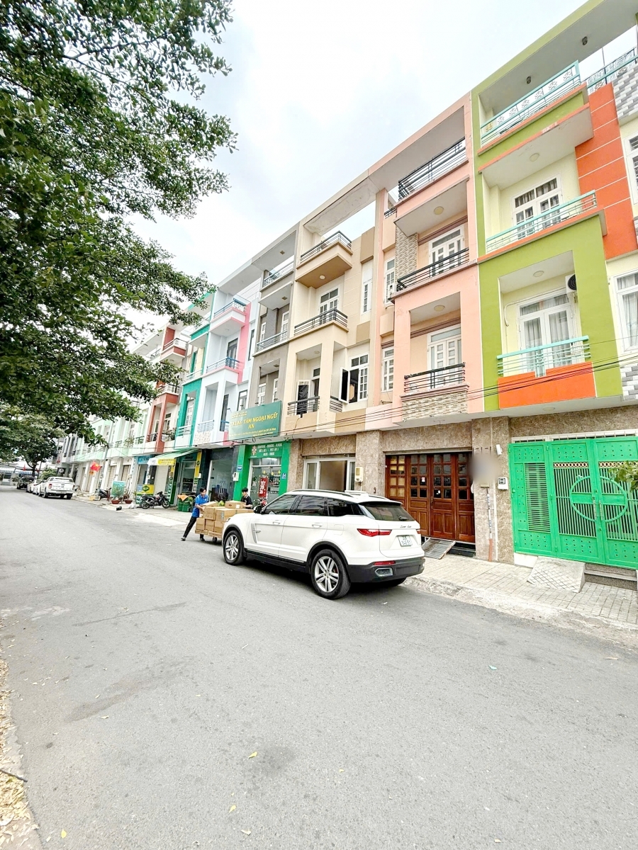 Bán nhà 2 lầu (4x16m) mặt tiền đường 12m KDC Bông Sao P.5 Quận 8