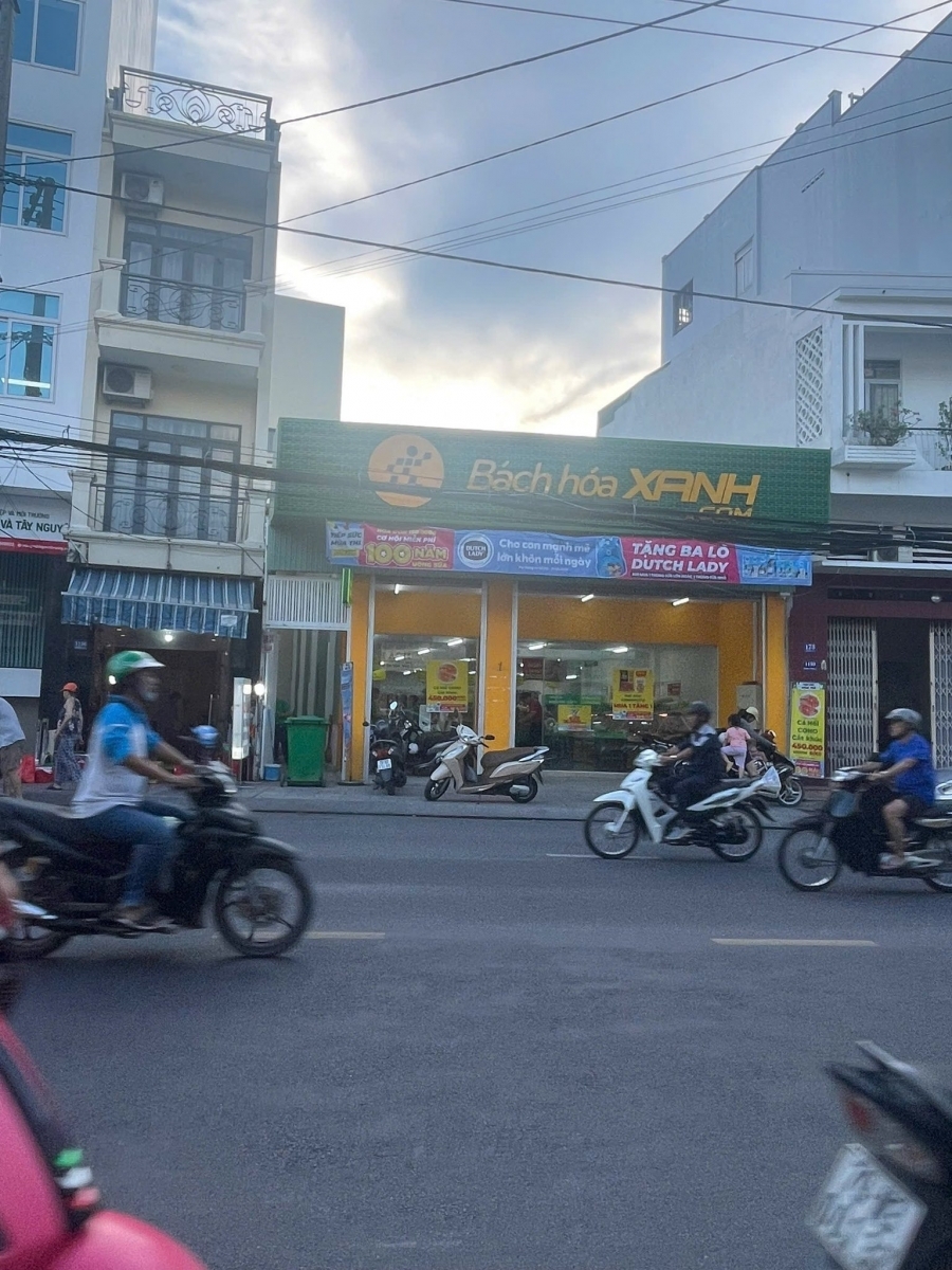 BÁN NHÀ 2 MẶT TIỀN ĐƯỜNG 2/4 – VỊ TRÍ ĐẮC ĐỊA BẬT NHẤT NHA TRANG. GIÁ BÁN 128TR/M2