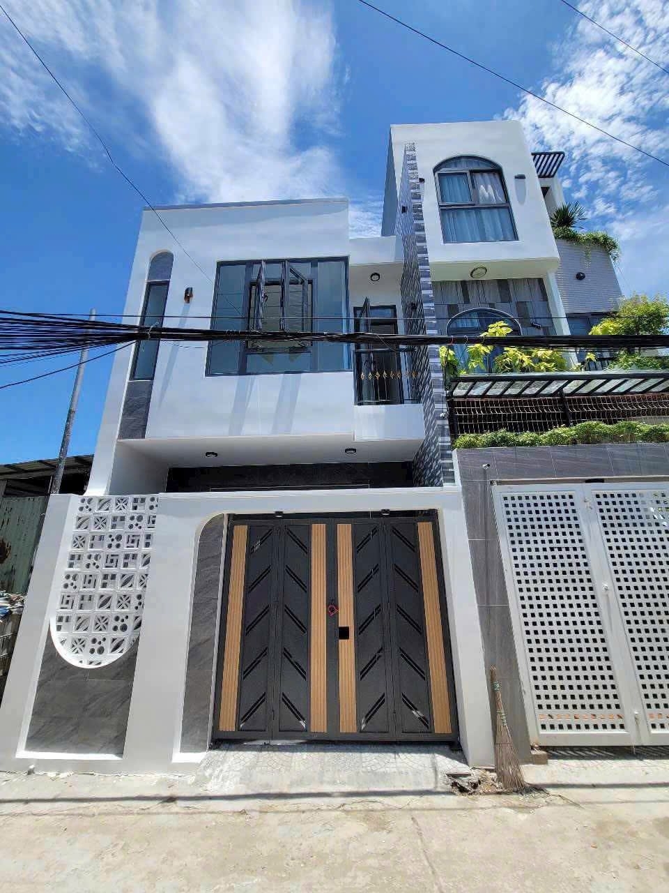 Bán nhà 2 tầng 2 mê kiệt 5m ô tô đường Gò Dư