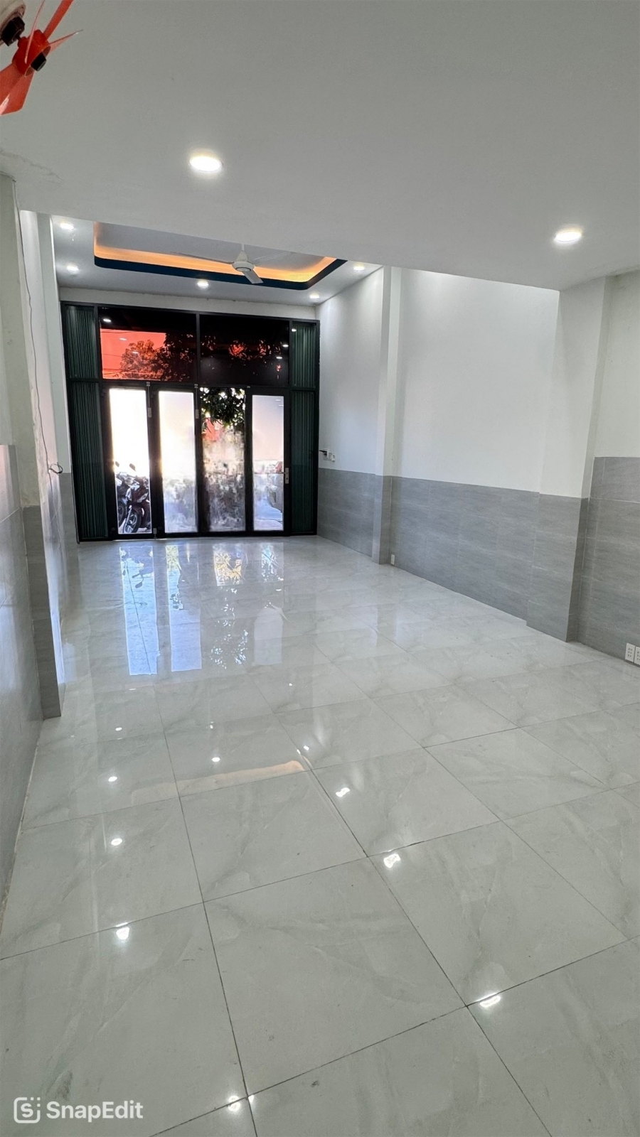 BÁN NHÀ 2 TẦNG KINH DOANH MẶT TIỀN ĐƯỜNG NGUYỄN TẤT THÀNH