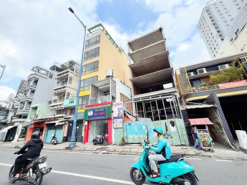 BÁN NHÀ 2 TẦNG MTKD Đ.VÕ VĂN KIỆT QUẬN 1 - NGANG 4M*23M - CHỈ 295T - CHÍNH CHỦ * LH GIANG GIANG: