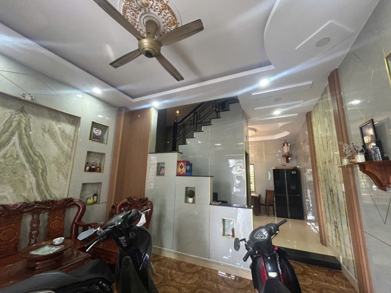 Bán nhà 3 tầng 50m2 đường Số 6 Linh Xuân Thủ Đức TP HCM. Giá 495 tỷ sổ hồng chính chủ.