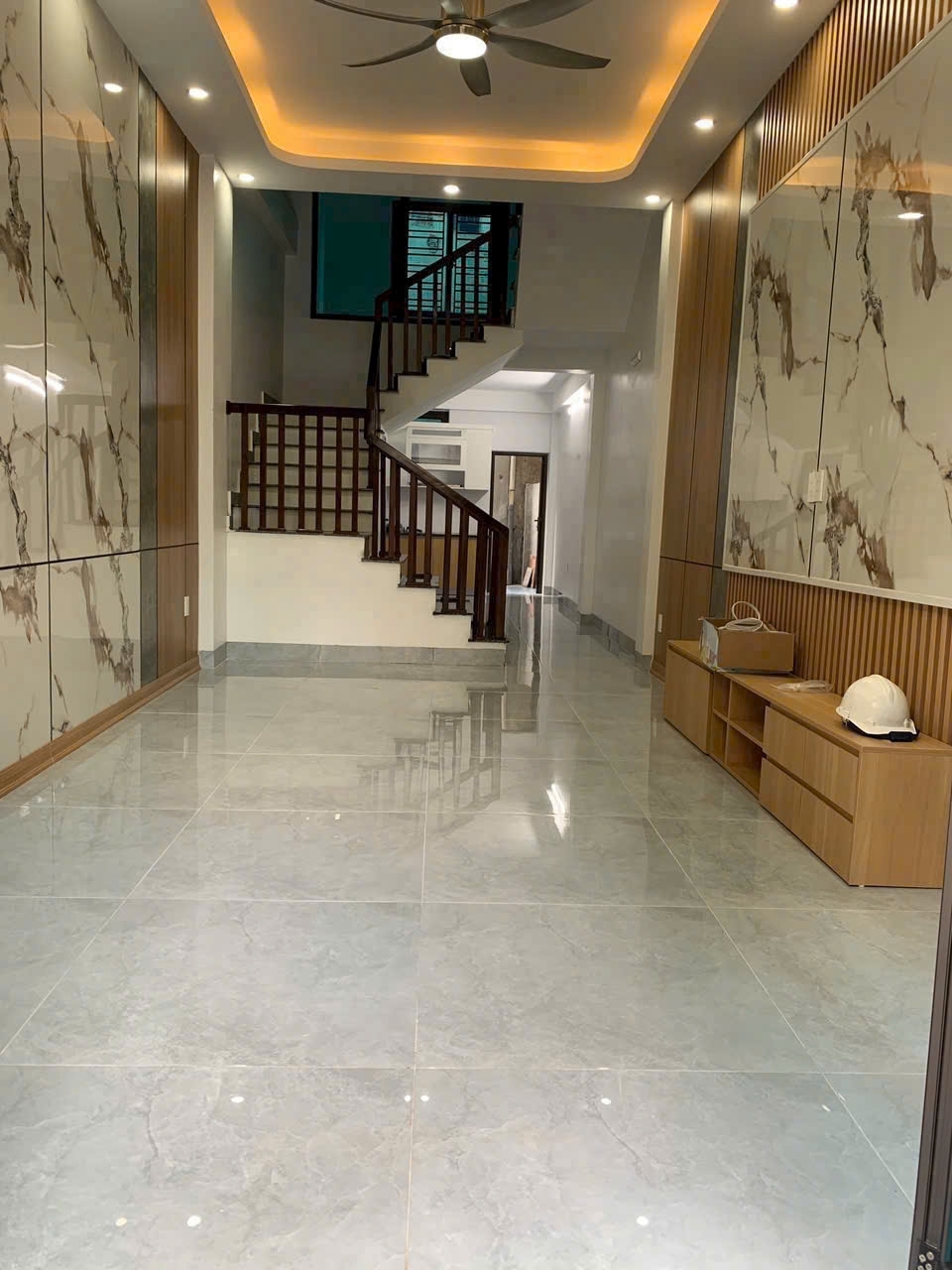 Bán nhà 3 tầng Bình Hàn ngõ thông ô tô – giá chỉ 28xx tỷ