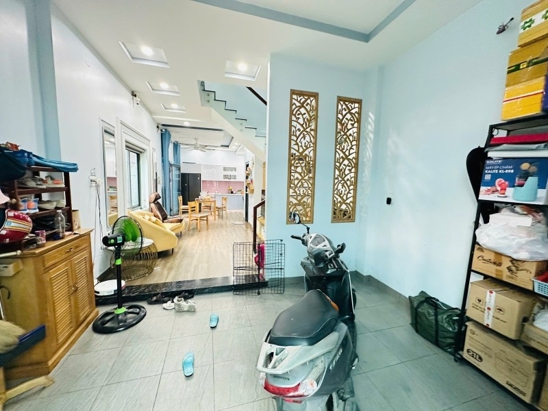 Bán nhà 3 tầng DT 75m2 Số 7 Linh Trung Thủ Đức TP HCM giá 789  tỷ sổ hồng. Liên hệ: 0933125879.