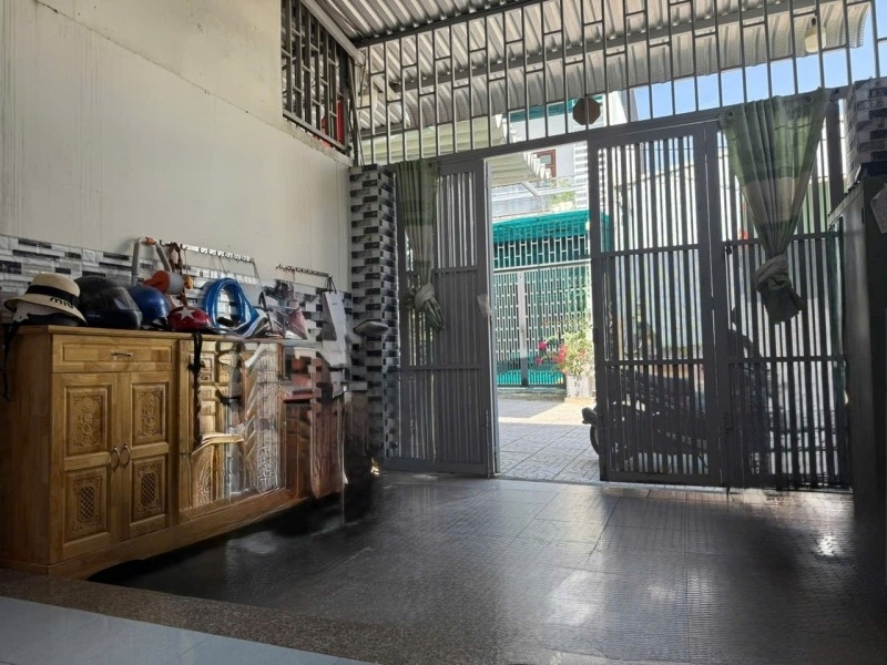 Bán nhà 3 tầng đường 109  Phước Long B Q.9 Hồ Chí Minh diện tích 96m2 giá 845  tỷ sổ hồng. Liên hệ