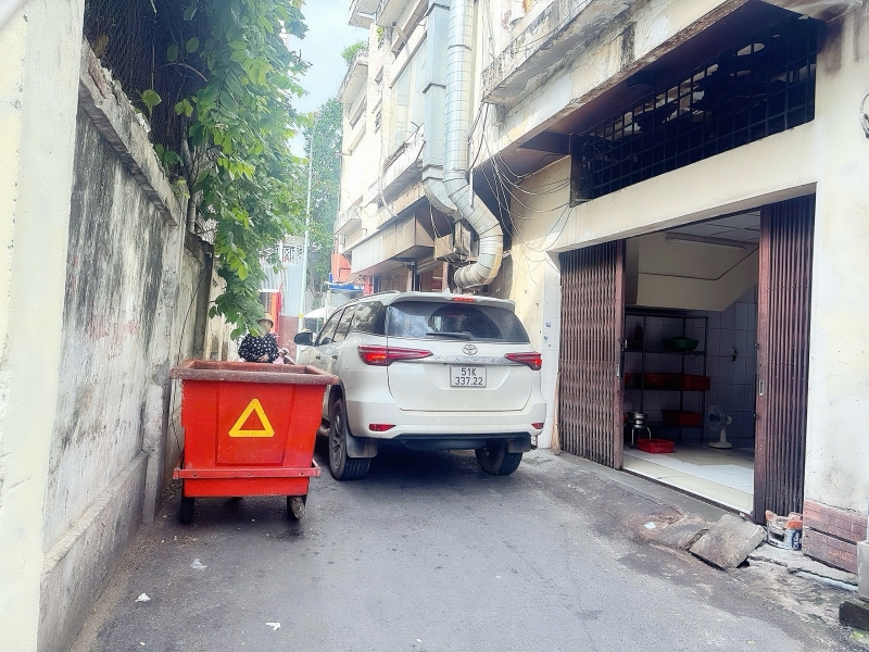 BÁN NHÀ 3 TẦNG - MẶT TIỀN Đ. HUYỀN QUANG QUẬN 1 - DUY NHẤT NHÀ ĐANG CHÀO BÁN