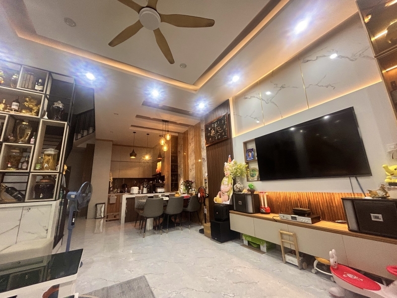 Bán nhà 3 tầng mặt tiền Thanh Lương 9 Hòa Xuân đường 7m5 giá 9.3 tỷ