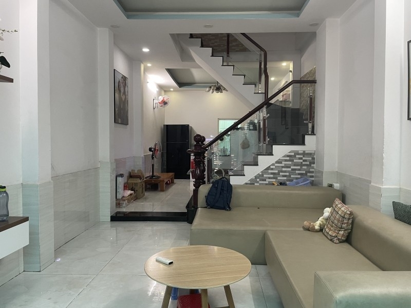 Bán nhà 3 tầng Quốc Lộ 13 Hiệp Bình Phước Thủ Đức. DT 60 m2 4PN 3WC giá 74 tỷ sổ hồng đầy đủ.