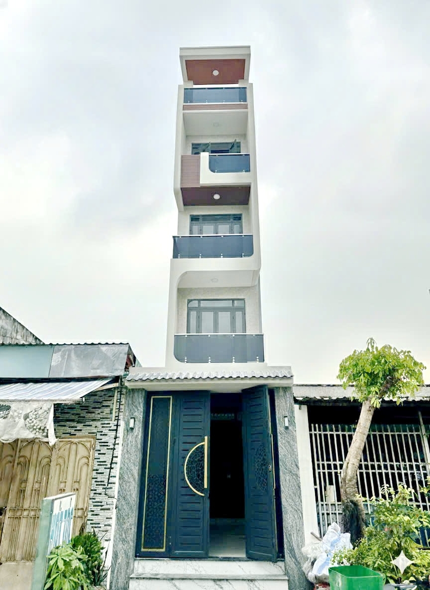 Bán nhà 4 lầu mặt tiền đường Dã Tượng Phường 9 Quận 8