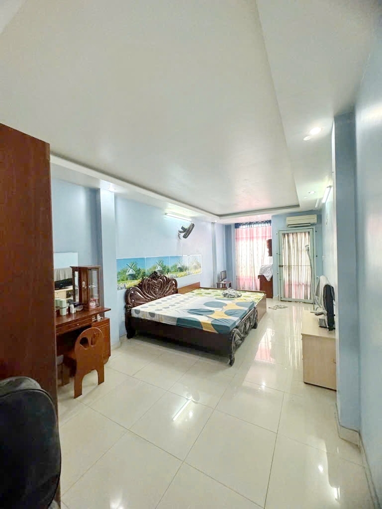 Bán nhà 4 lầu mặt tiền đường gần chợ Phạm Thế Hiển P.4 Quận 8