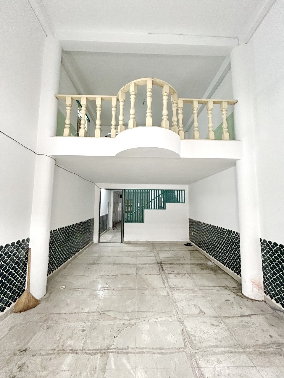 Bán nhà 4 tầng (4x17m) mặt tiền đường Nguyễn Khoái P.2 Quận 4